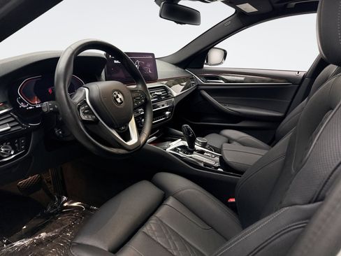 Used 2021 BMW 530i xDrive w/ Convenience Package image 10