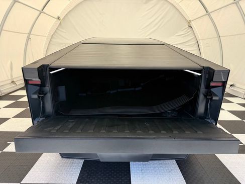 Used 2024 Tesla Cybertruck AWD Crew Cab image 4