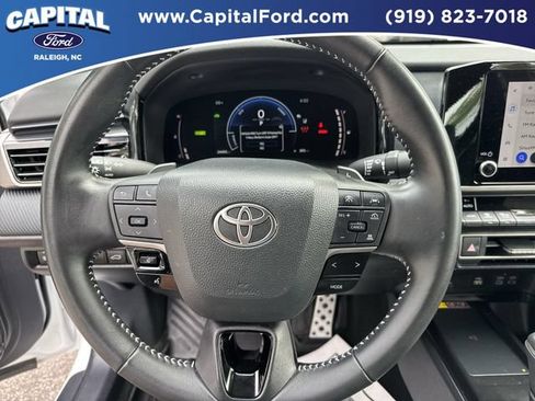 Used 2025 Toyota Camry SE w/ Convenience Package FWD image 24