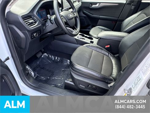 Used 2023 Ford Escape SE image 11