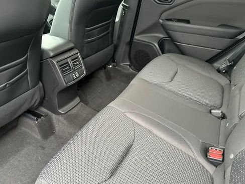 Used 2026 Subaru Forester Premium AWD/4WD image 9