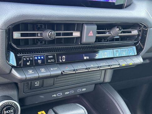 Used 2024 Toyota Land Cruiser image 29