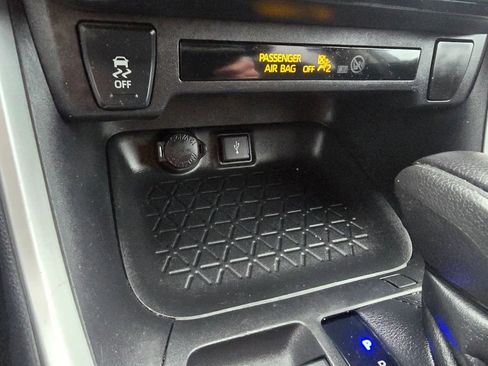 Used 2021 Toyota RAV4 LE image 25