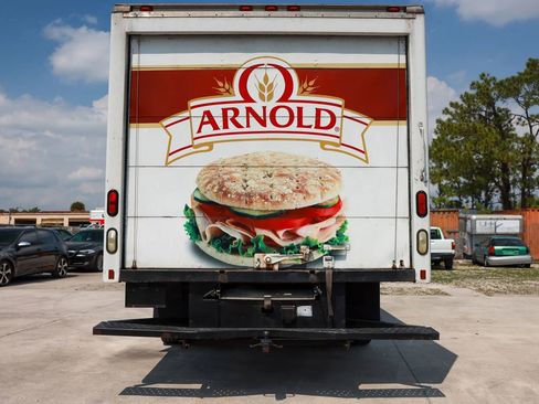 Used 2005 Ford E-350 and Econoline 350 Super Duty image 5