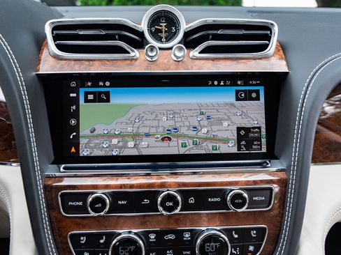 Used 2024 Bentley Bentayga Extended Wheelbase image 23