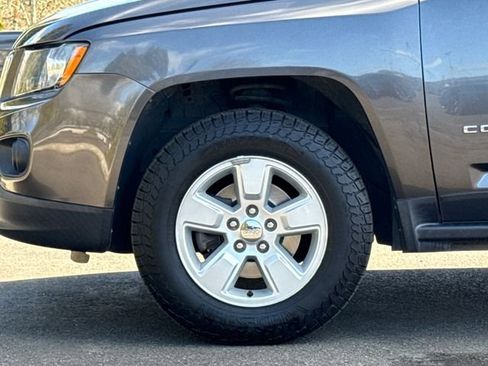 Used 2017 Jeep Compass Latitude image 8