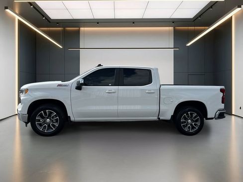 Used 2022 Chevrolet Silverado 1500 LT AWD/4WD image 2