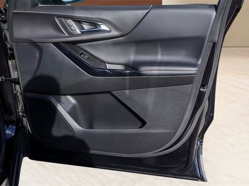 Used 2025 Chevrolet Equinox LT w/ Safety and Technology Package image 26