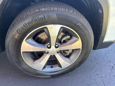 Used 2021 Jeep Cherokee Limited image 29