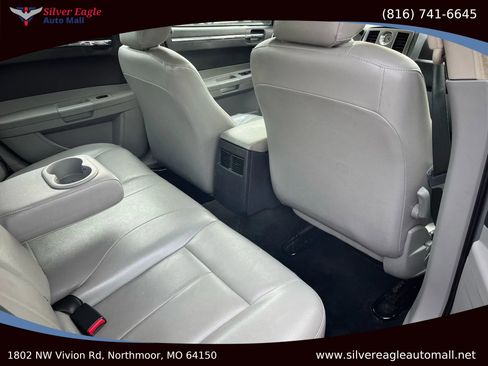 Used 2006 Chrysler 300 Touring w/ Comfort/Convenience Group image 9