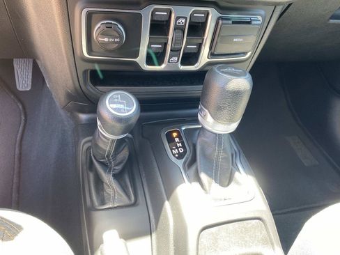 Used 2025 Jeep Gladiator Overland AWD/4WD image 33
