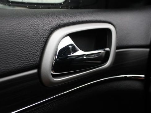 Used 2021 Jeep Grand Cherokee Limited AWD/4WD image 8