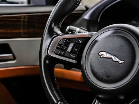 Used 2018 Jaguar XF Portfolio RWD image 25