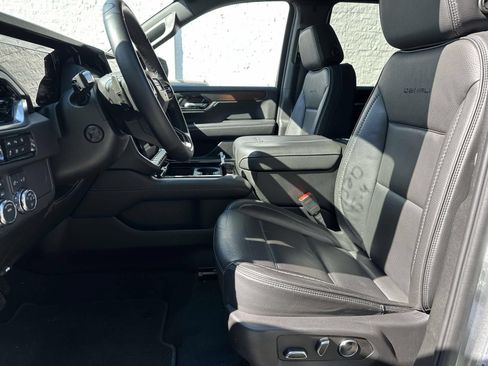 Used 2025 GMC Yukon Denali AWD/4WD image 22