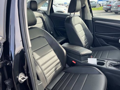 Certified 2024 Volkswagen Jetta SE image 29