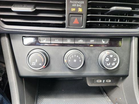 Certified 2024 Volkswagen Jetta Sport image 31