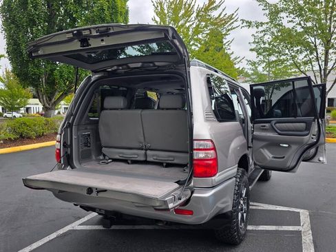 Used 2004 Toyota Land Cruiser w/ Convenience Pkg AWD/4WD image 30