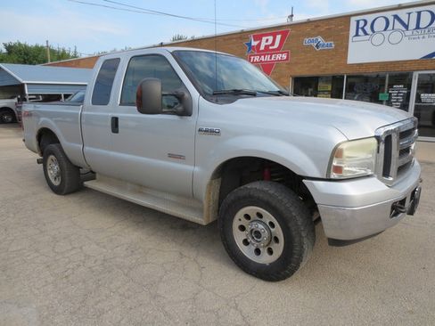 Used 2007 Ford F250 XLT image 2
