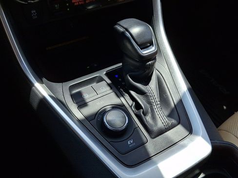 Certified 2021 Toyota RAV4 Limited AWD/4WD image 17