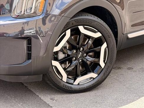 Used 2025 Kia Telluride S FWD image 30