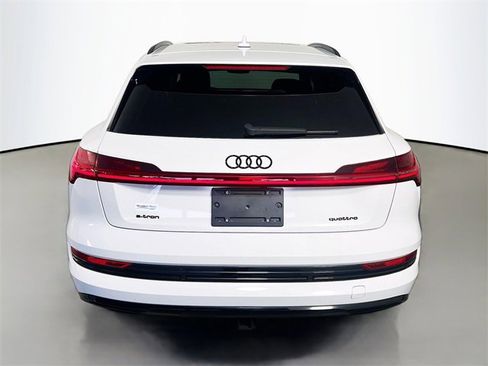 Used 2023 Audi e-tron Premium Plus w/ Premium Plus Package image 6