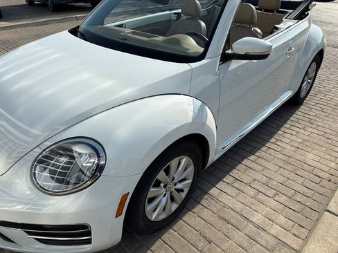 Used 2017 Volkswagen Beetle 1.8T S FWD image 1