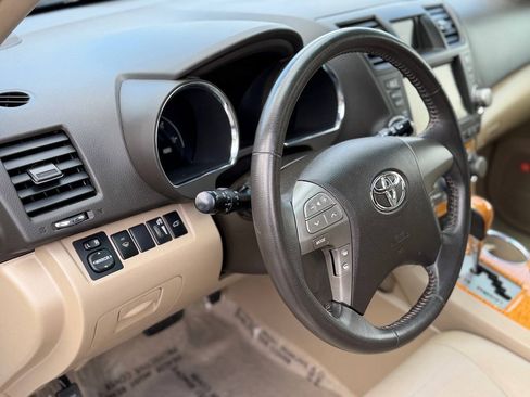 Used 2010 Toyota Highlander Limited AWD/4WD image 8