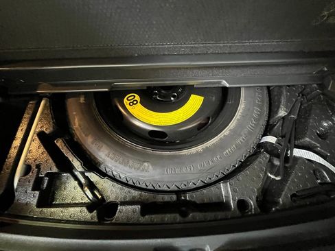 Used 2018 Volkswagen Tiguan SEL image 28