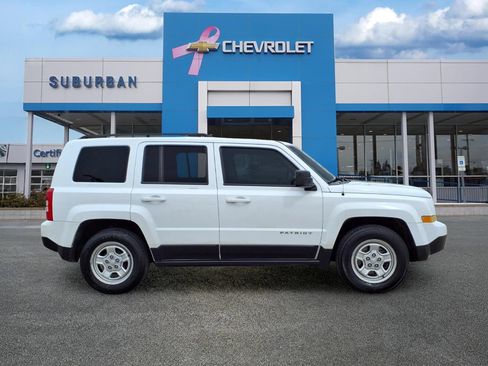 Used 2017 Jeep Patriot Sport w/ Power Value Group FWD image 4