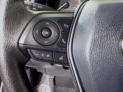 Used 2020 Toyota Camry LE image 14