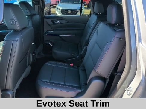 New 2026 Chevrolet Traverse Z71 w/ Enhanced Driving Package image 13