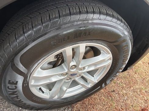 Used 2022 Ford Explorer XLT image 16