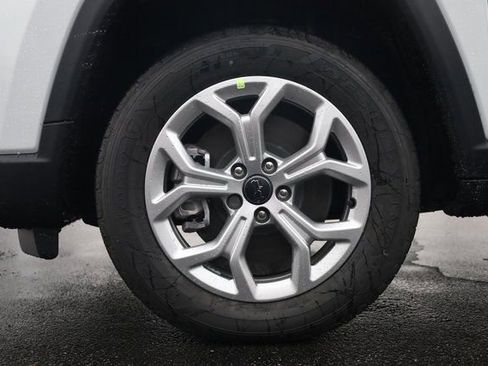 New 2026 Jeep Compass Latitude image 8