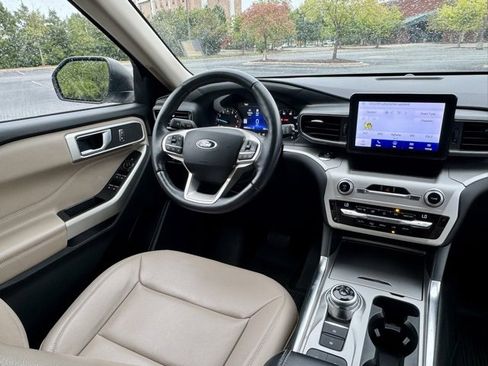 Used 2020 Ford Explorer XLT w/ Equipment Group 202A image 17