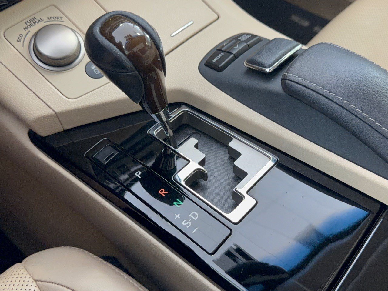 Used 2014 Lexus ES 350 w/ Luxury Package FWD image 21