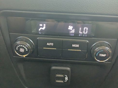 Used 2020 Buick Enclave Essence FWD image 17