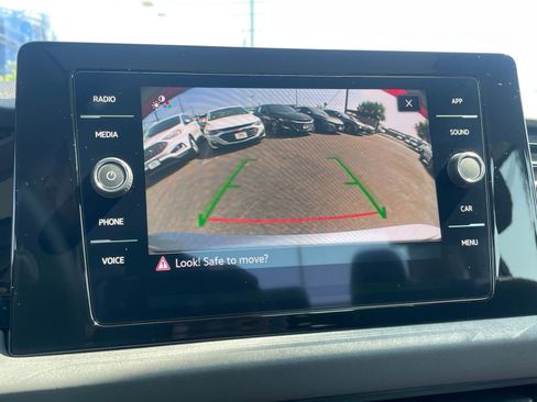 Used 2025 Volkswagen Jetta SE image 17