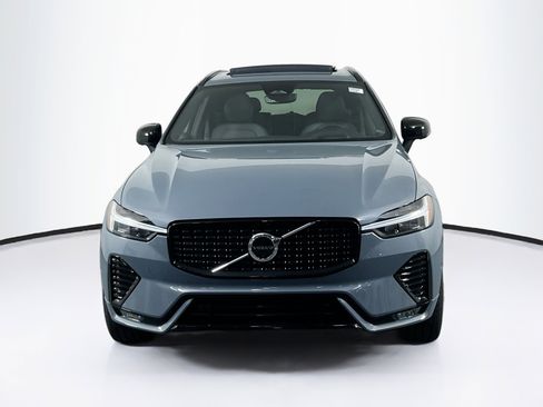 Used 2022 Volvo XC60 B5 R-Design w/ Advanced Package image 2
