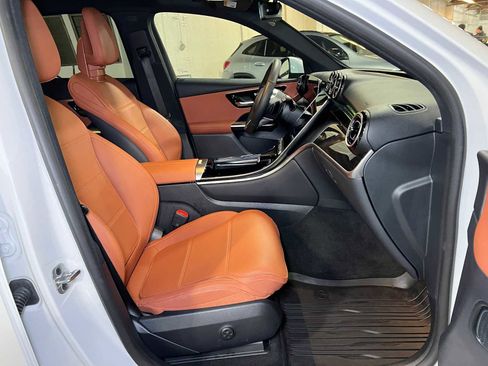 Used 2025 Mercedes-Benz GLC 300 GLC 300 image 12
