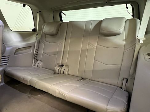 Used 2018 Cadillac Escalade Premium Luxury image 33