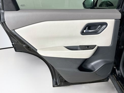 Used 2025 Nissan Rogue SV AWD/4WD image 25