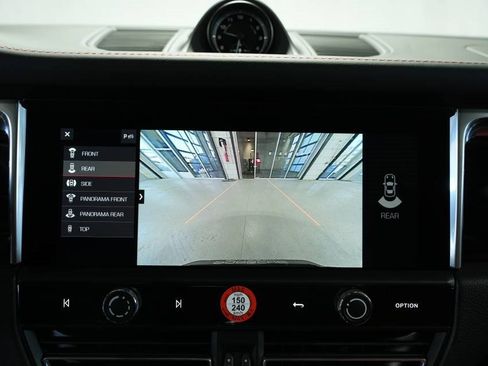 New 2026 Porsche Macan image 18