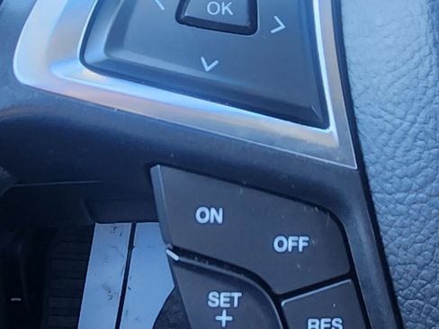 Used 2024 Ford Edge Titanium image 10