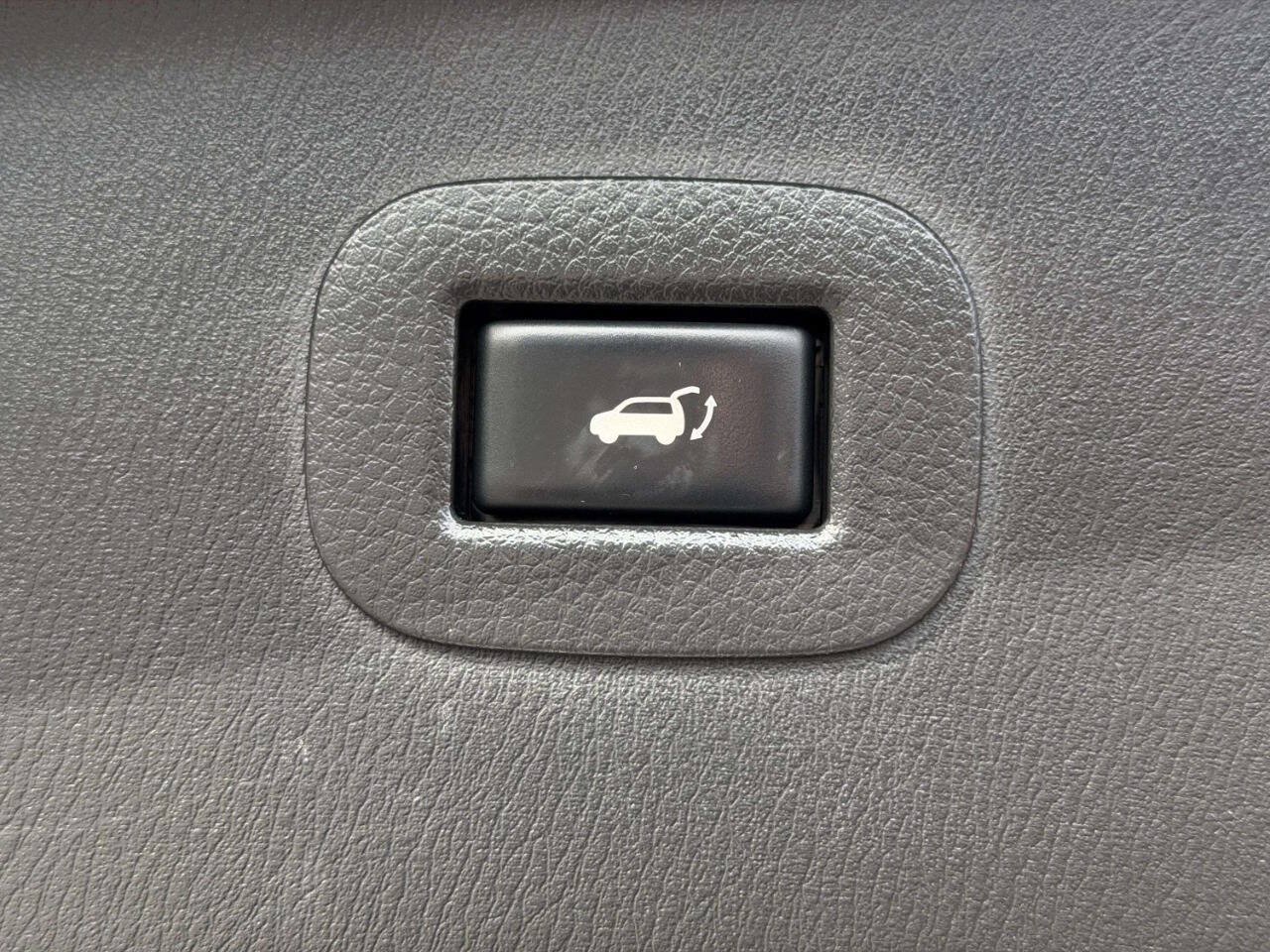 Used 2017 Nissan Armada SL w/ Technology Package AWD/4WD image 11
