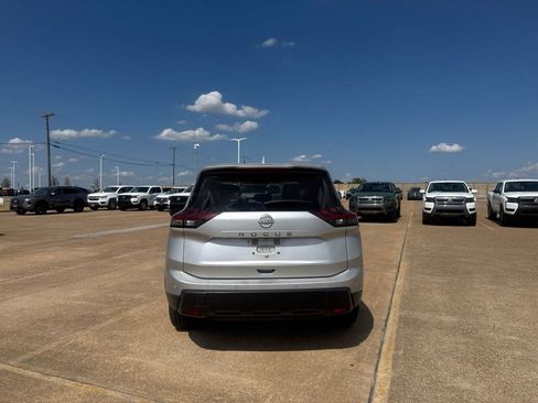 Used 2025 Nissan Rogue SV FWD image 19