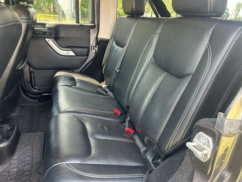 Used 2014 Jeep Wrangler Unlimited Rubicon AWD/4WD image 13