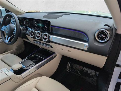 Used 2021 Mercedes-Benz GLB 250 w/ Premium Package image 22