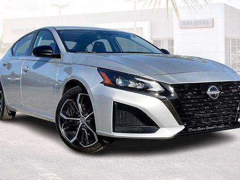 Used 2025 Nissan Altima 2.5 SR image 1