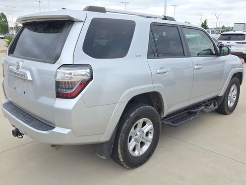 Used 2022 Toyota 4Runner SR5 AWD/4WD image 5