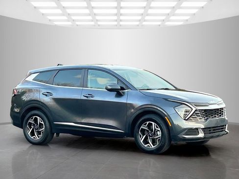 Used 2024 Kia Sportage LX image 7